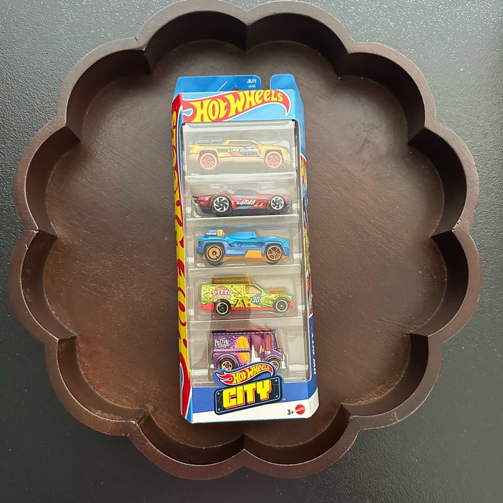 Hot Wheels ~ Hot Wheels City Set 5 Pack (JBJ75)